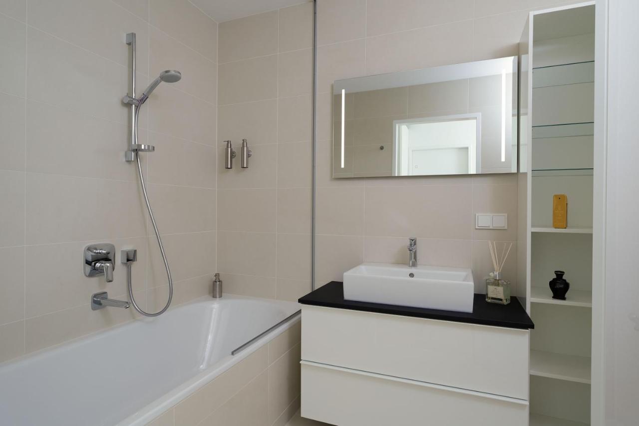 Triiiple Suites Level 21 Mit Balkon Und Tiefgarage Vienna Exterior photo