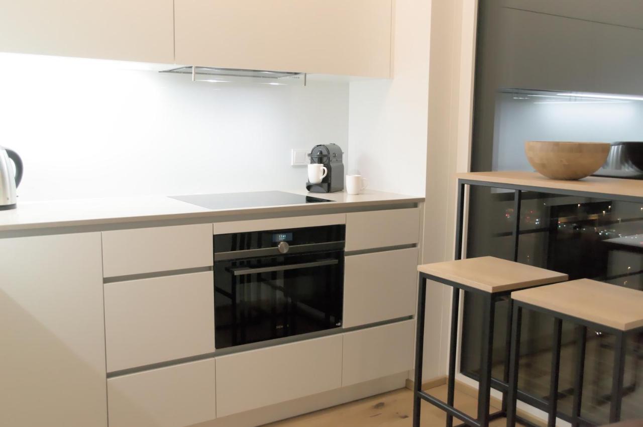 Triiiple Suites Level 21 Mit Balkon Und Tiefgarage Vienna Exterior photo